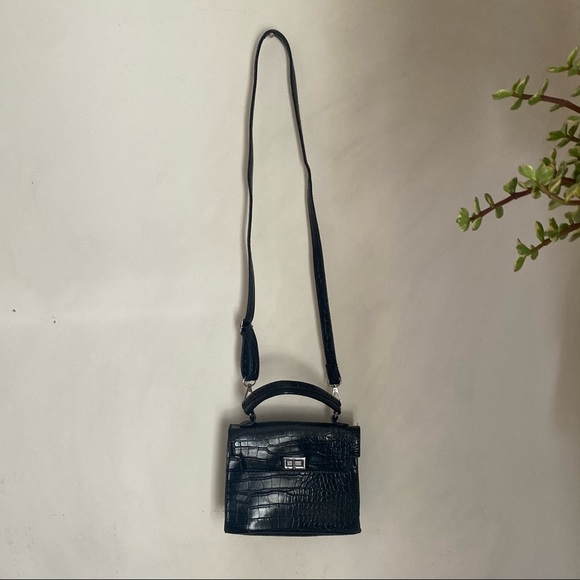 ❥Crocodile print crossbody❥ - Picture 2 of 3